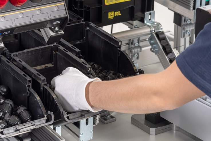 Pick-to-Light, Pickbylight, P2L – Pick by Light production has many names, but in assembly and manual manufacturing Pick-by-Systems offer a significant advantage, increasing efficiency and employee satisfaction, but also reducing error rates and costs for employee training or waste.